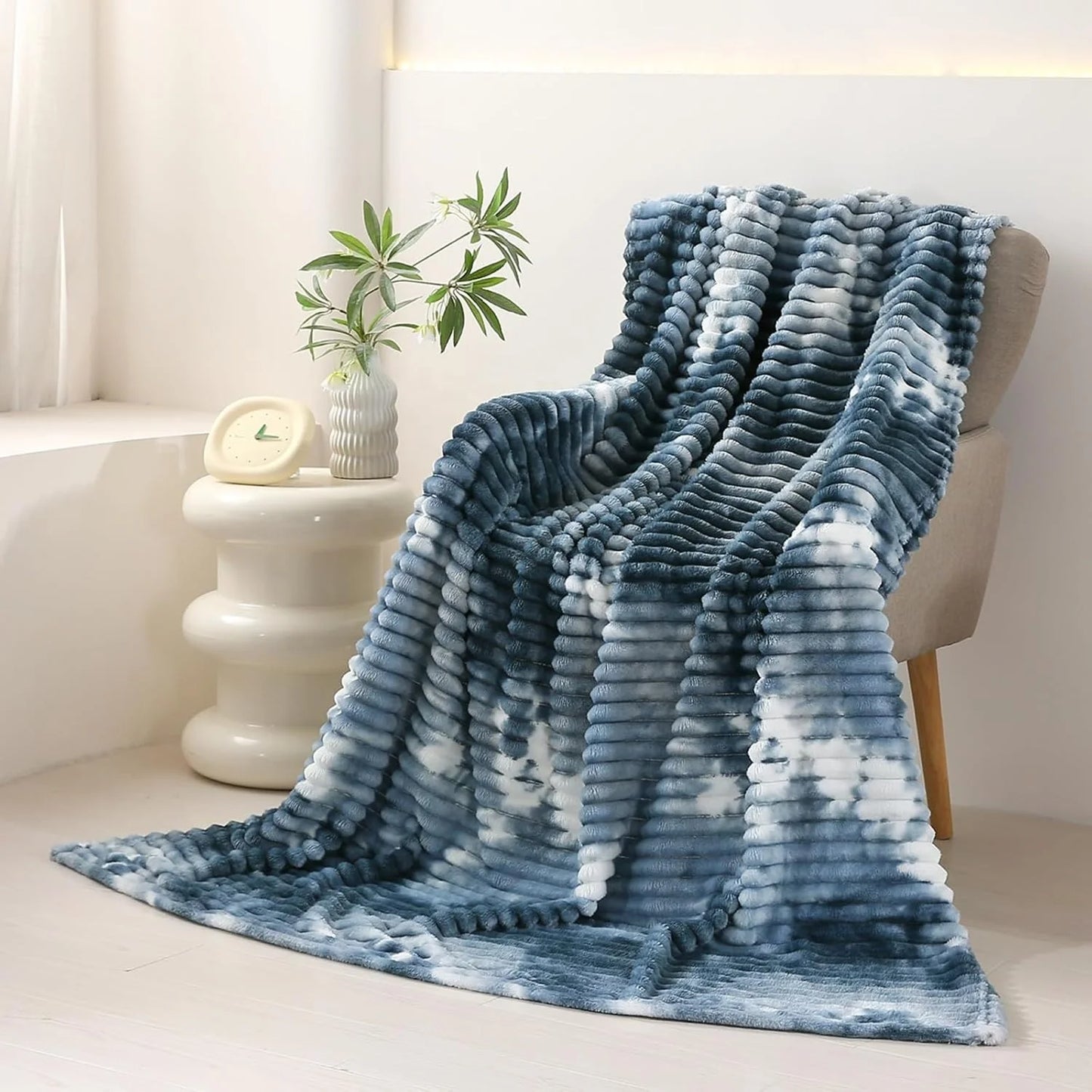 Flannel Blanket Plush Striped Blanket Fleece Blankets for Winter Soft Lightweight Fuzzy Cozy Luxury Microfiber