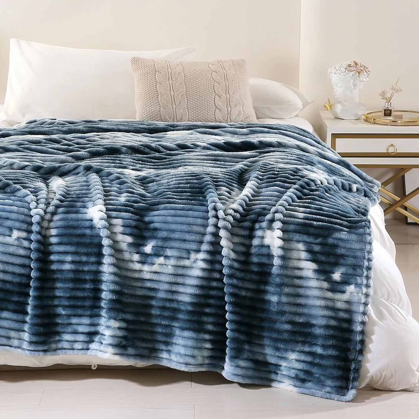 Flannel Blanket Plush Striped Blanket Fleece Blankets for Winter Soft Lightweight Fuzzy Cozy Luxury Microfiber