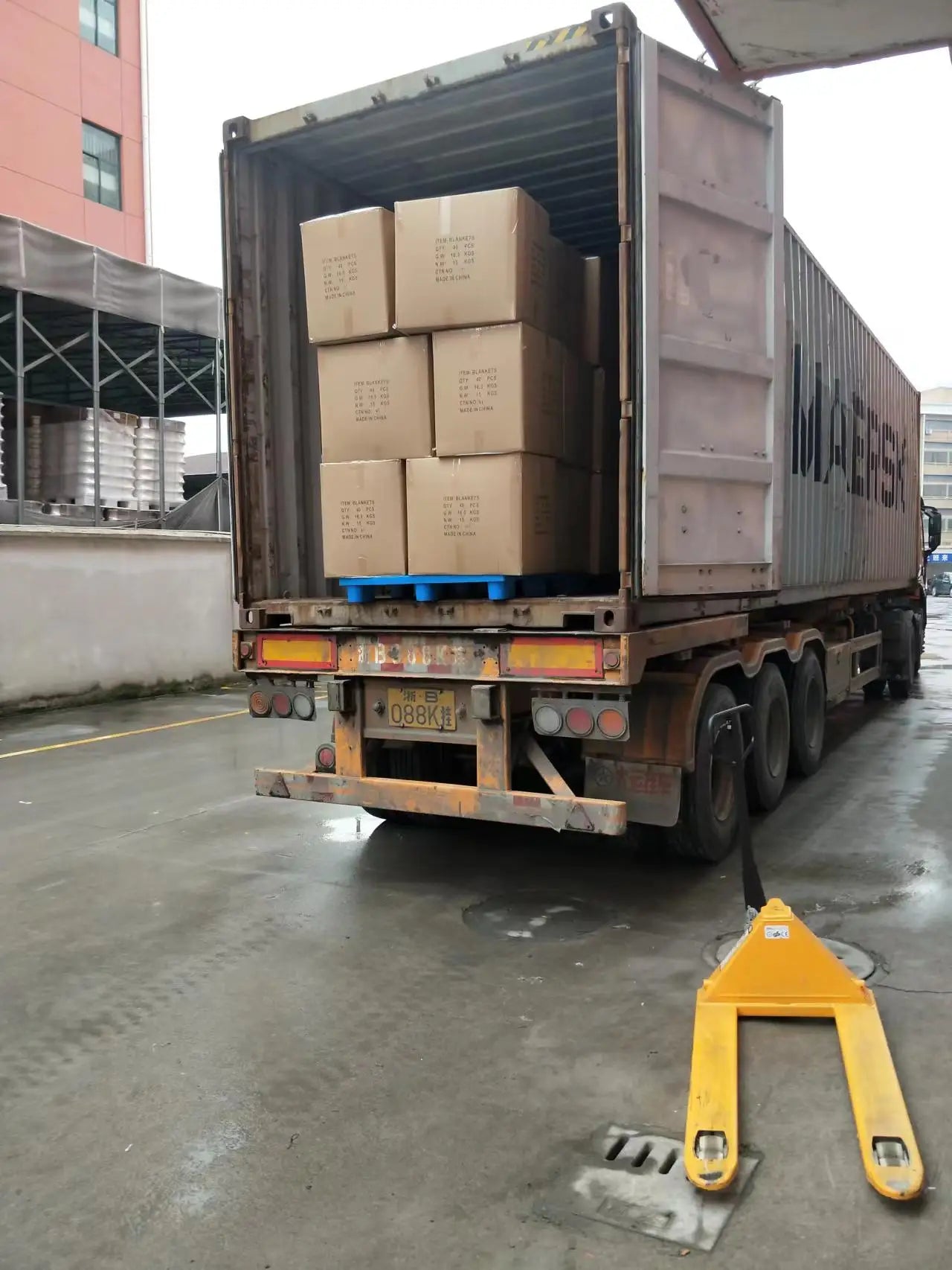 Flannel Blanket Plush Striped Blanket Fleece Blankets for Winter Soft Lightweight Fuzzy Cozy Luxury Microfiber